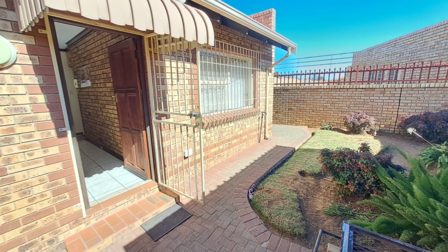 2 Bedroom Property for Sale in Uitsig Free State